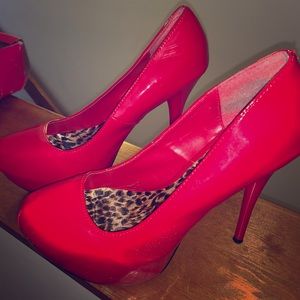 Qupid Red patent leather pump heels sz 10